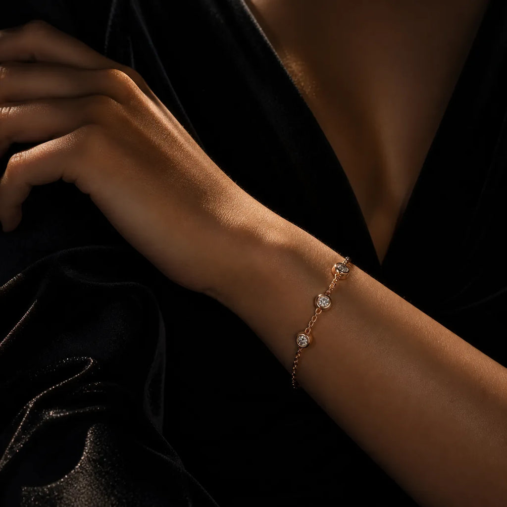 MUHUANG rose-gold bracelet with three diamonds worn on model’s wrist, accentuating refined and elegant style.