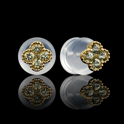 MUHUANG 18K yellow gold flower stud earrings with 10 round green sapphires totaling 0.21CT