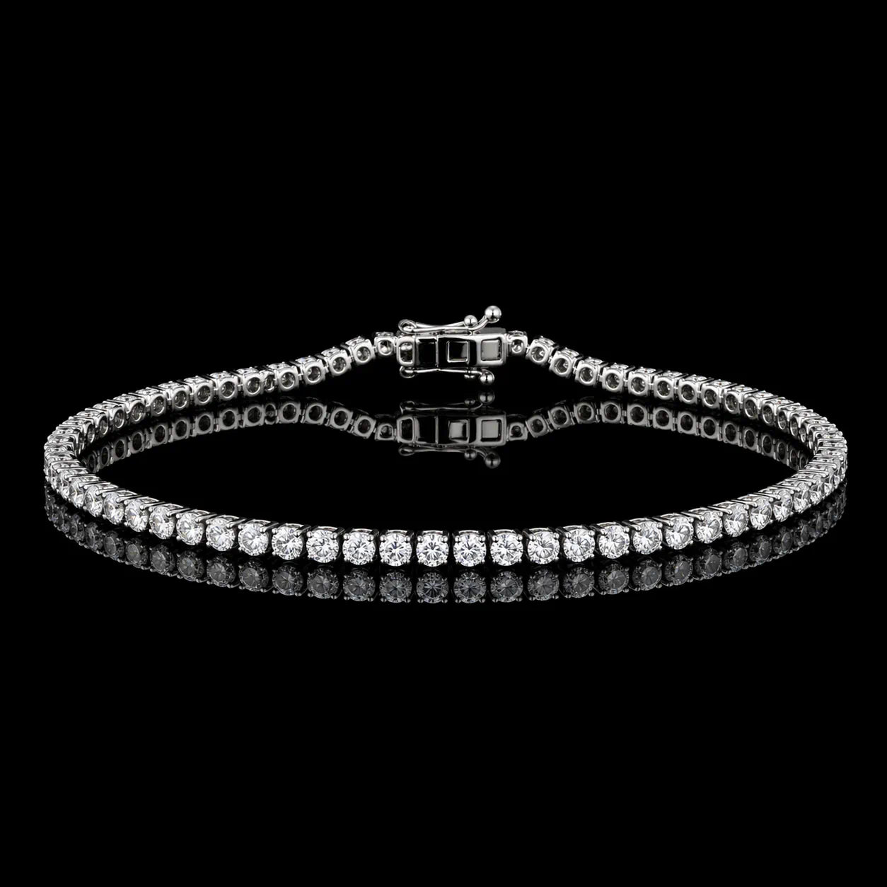 MUHUANG white gold tennis bracelet with round diamonds close-up