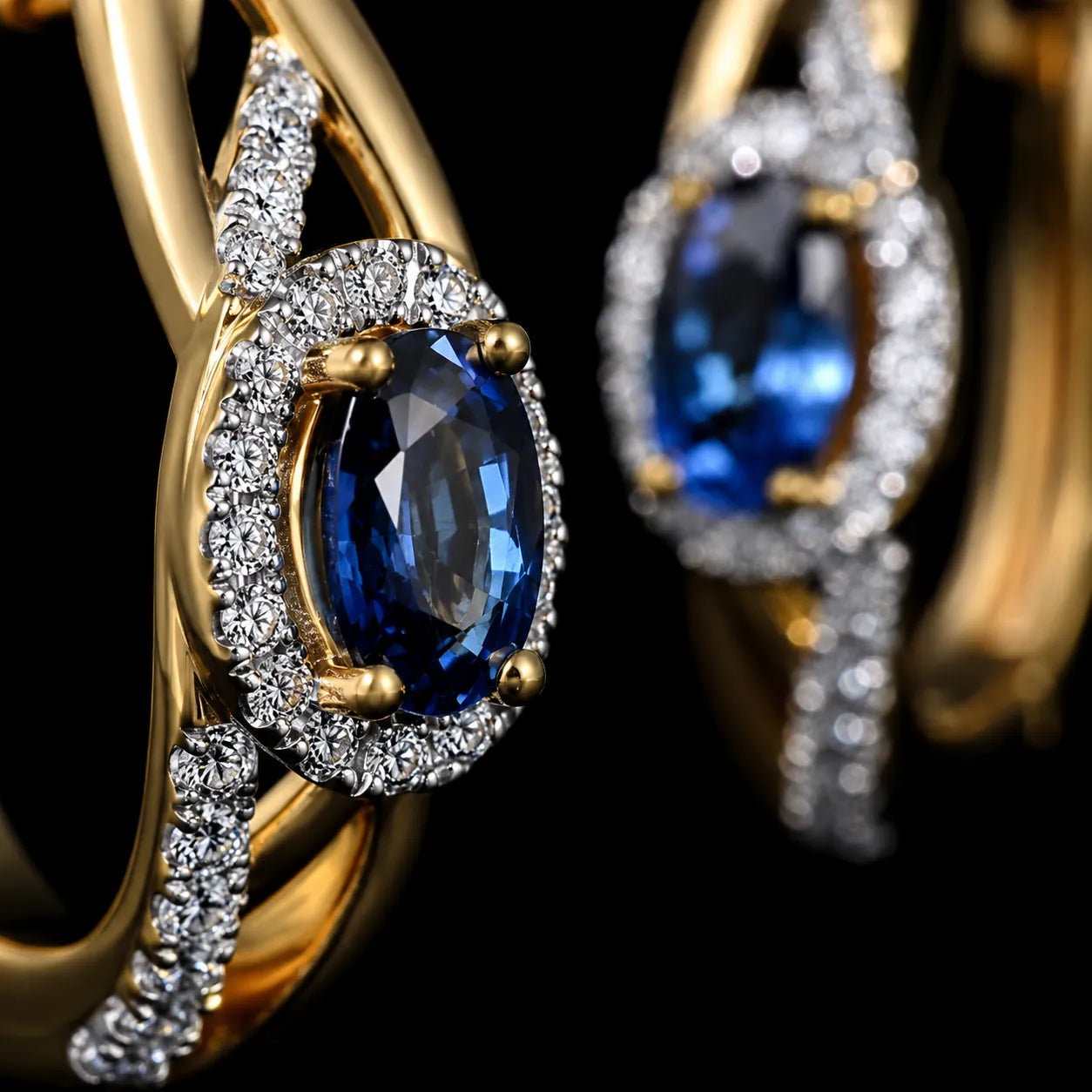 MUHUANG close up blue sapphire diamond hoop earrings in yellow gold